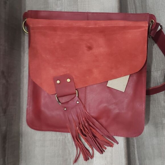 Lisa Leonard ruby red hobo Your heart is mine. Shoulder purse NWT - Picture 4 of 10